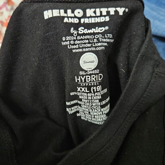 Hello Kitty Sanrio Graphic Tee Junior 19 XXL Black Crewneck Short Sleeve T-Shirt - Picture 2 of 6